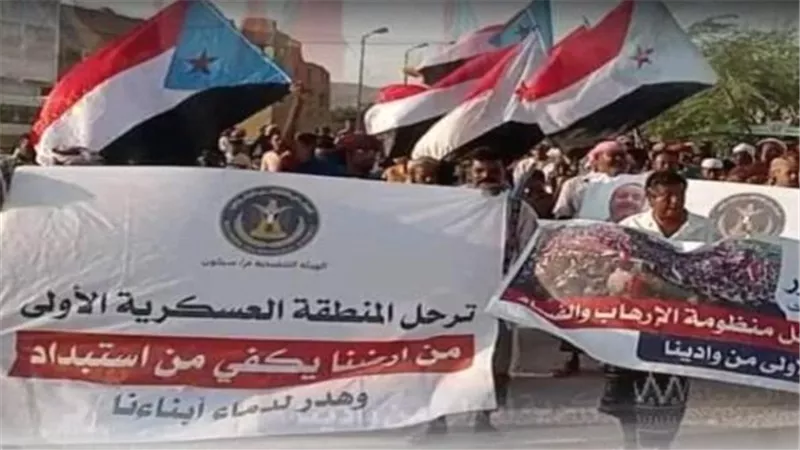  اعتصام سيئون يُشعل فتيل التغيير: حضرموت تحسم موقعها ضد المنطقة العسكرية الأولى والتخادم الإخواني الحوثي