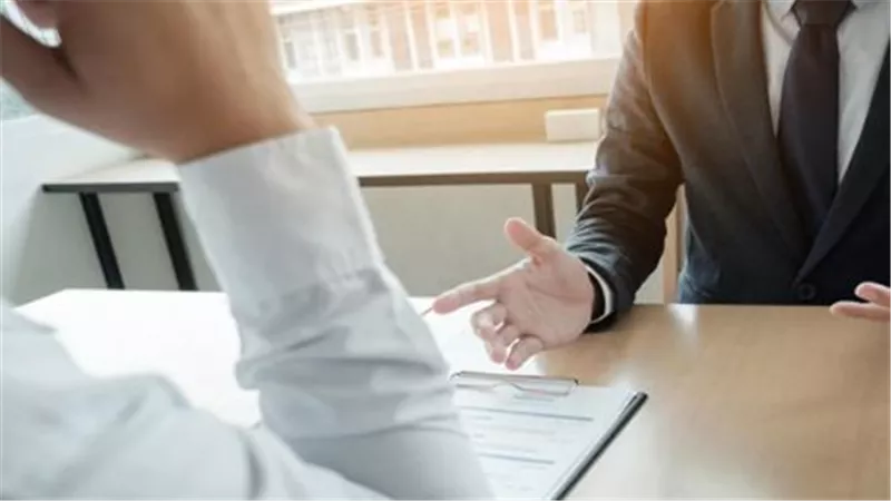 السرعة والدقة أولًا: كيف تضمن ميكنة تصاريح العمل الحد من الأخطاء الورقية والتعقيدات الإدارية؟