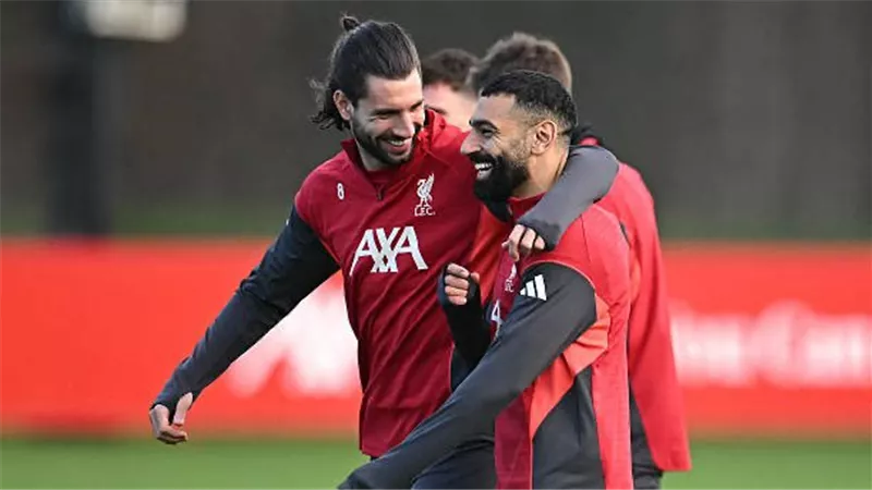 رغم الأزمة.. محمد صلاح يظهر متبسما في مران ليفربول قبل قمة إنتر ميلان بالأبطال