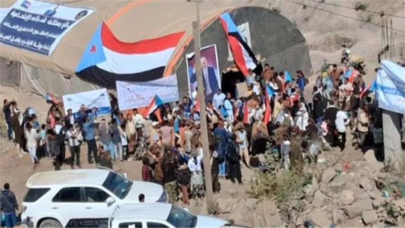  اعتصام مفتوح في الضالع: حشد جماهيري يطالب الزُبيدي بـ 