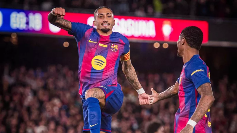 بهدفي رافينيا.. برشلونة يوسع الفارق مع ريال مدريد في الدوري الإسباني