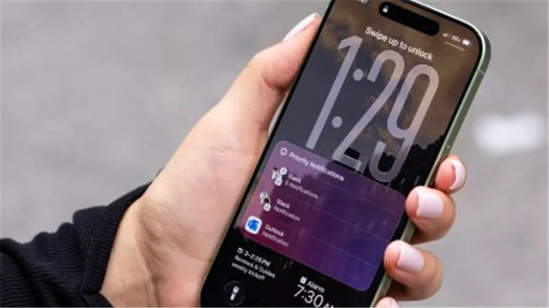 iOS 26.2 متاح الآن: كيف تثبت التحديث الذي يشمل iPhone 11 حتى iPhone 17