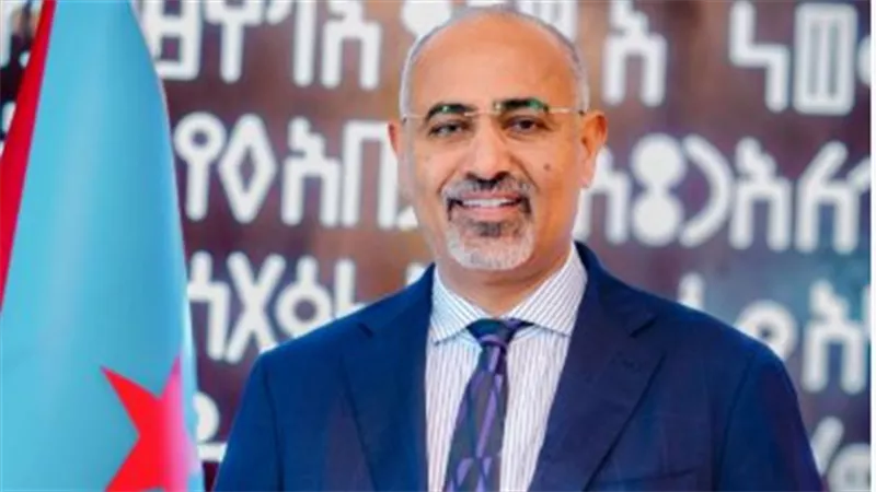 الزُبيدي يعزز العمق الاستراتيجي: رسائل سياسية وشعبية ملحمية من لقاء وفد المهرة