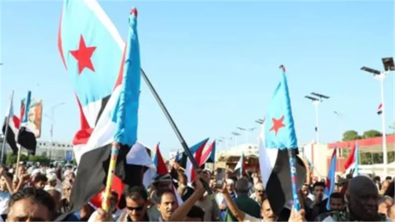 تصعيد في العاصمة عدن: موكب الصبيحة وكرش يصل اعتصام ساحة العروض للمطالبة بدولة الجنوب العربي