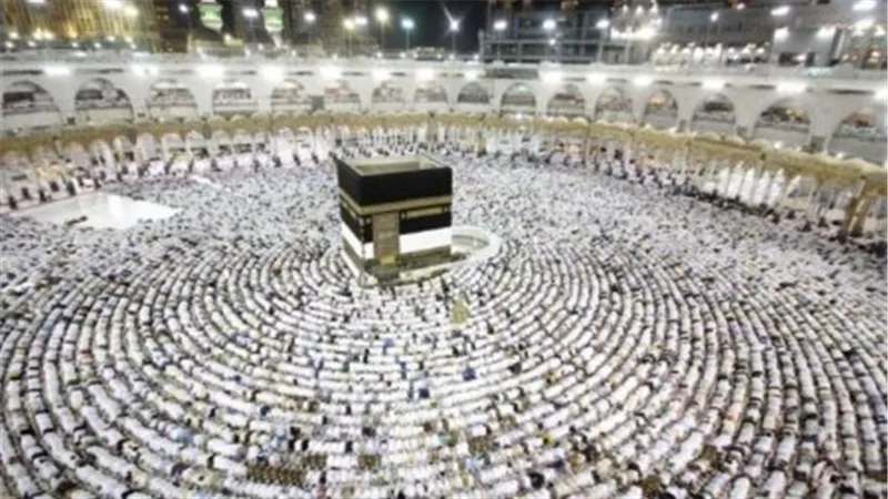 دليل أسعار عمرة شهر رجب 1447 هـ - 2025: تفاصيل البرامج الاقتصادية و