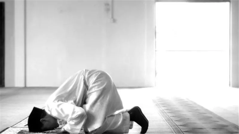 موعد أذان العشاء اليوم.. متى ينتهي وقت الصلاة في القاهرة والجيزة؟