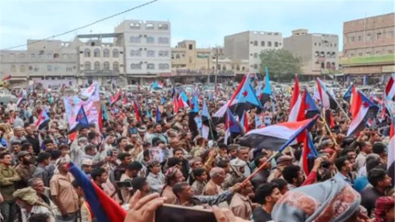 خارطة طريق من الساحات.. كيف فرض الشارع الجنوبي 
