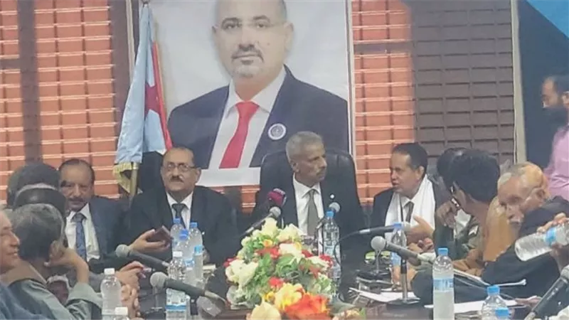 لحج تحسم موقفها.. السلطة المحلية تعلن التأييد المطلق لقرارات الزُبيدي بإعلان دولة الجنوب العربي