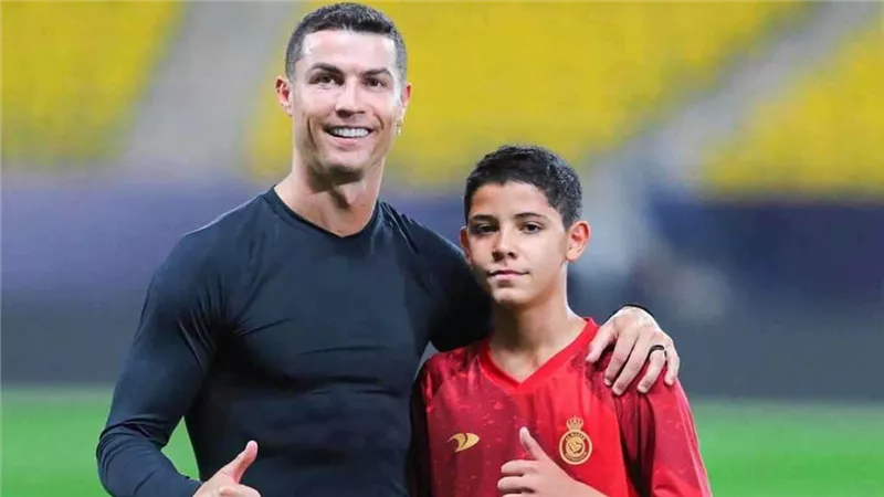 لماذا أخفى هوية والدة كريستيانو جونيور وموعد كشف اسمها؟.. رونالدو يجيب