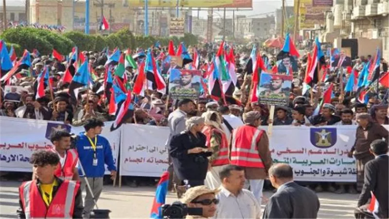 شبوة تحتشد في عتق: طوفان بشري يرسم خارطة الاستقلال ويُعلن 