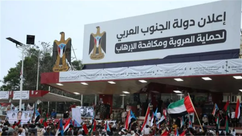 أبين تقلب الطاولة: تأييد السلطة المحلية للإعلان الدستوري يرسخ شرعية الدولة الجنوبية