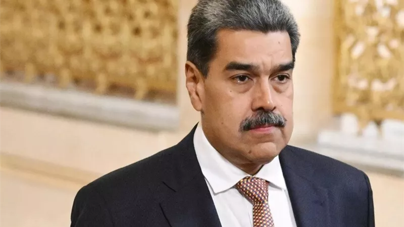 احتجاز الرئيس الفنزويلي نيكولاس مادورو وزوجته في بروكلين تمهيدًا لمحاكمتهما بتهم تتعلق بالمخدرات والإرهاب