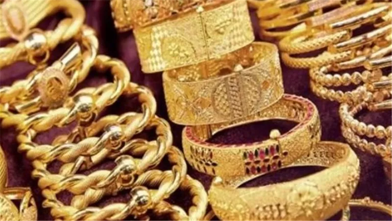 سعر الجنيه الذهب اليوم في مصر.. استقرار حذر بعد موجة جني أرباح عالمية