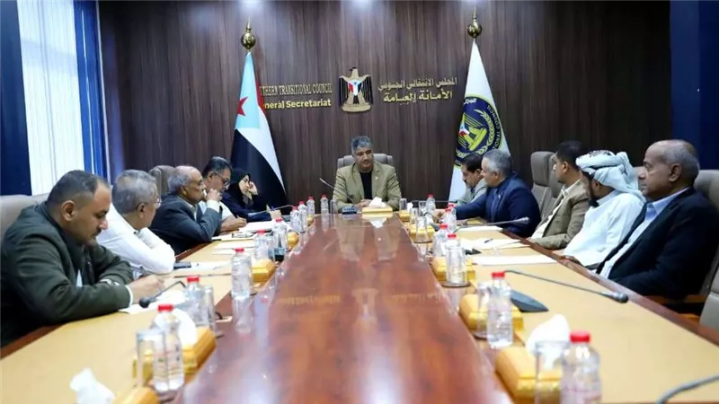 الأمانة العامة تحذر من أن ما جرى من نهب للسلاح في حضرموت يغذي الجماعات الإرهابية 
