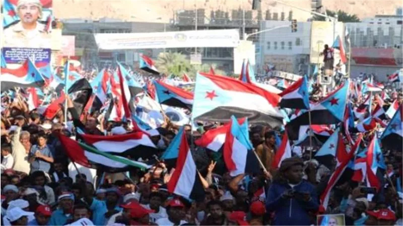 فجر الاستقلال من حضرموت: المكلا تحتفي بالإعلان الدستوري التاريخي للزُبيدي وسط تأييد شعبي ومؤسسي كاسح