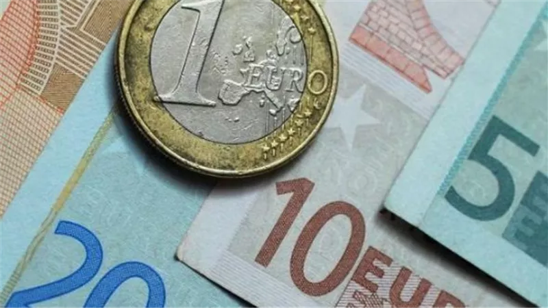 تحديث شامل لأسعار العملات اليوم.. استقرار اليورو والريال السعودي مقابل الجنيه المصري