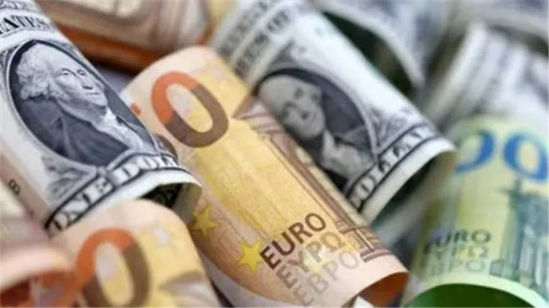 سعر الدولار اليوم في البنوك المصرية.. استقرار ملحوظ وتحركات طفيفة في البنك المركزي و
