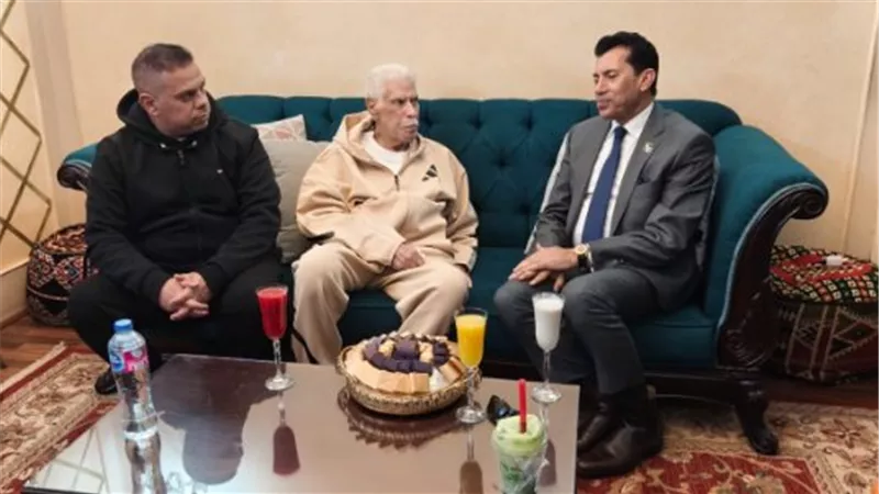 أشرف صبحي من منزل كابتن حسن شحاتة: 
