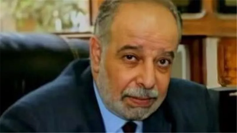 أشرف زكي يطمئن الجمهور: الفنان ياسر صادق في العناية المركزة وحالته الصحية مستقرة
