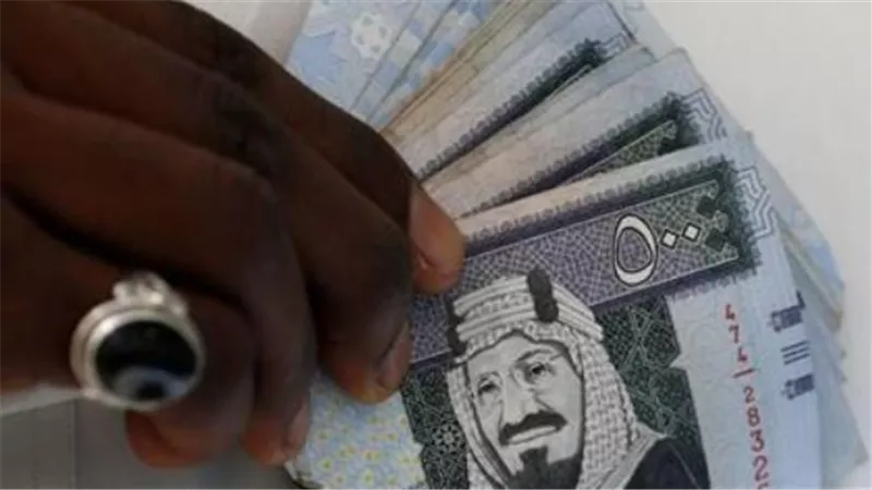 تطورات سعر الريال السعودي اليوم.. هل تأثرت أسعار الصرف بزيادة الطلب على العملة؟