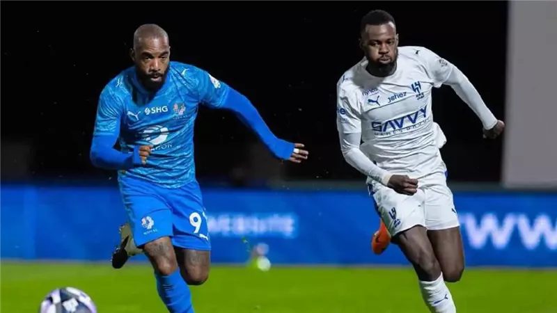 الهلال يهزم نيوم ويغرد منفردًا في صدارة الدوري السعودي