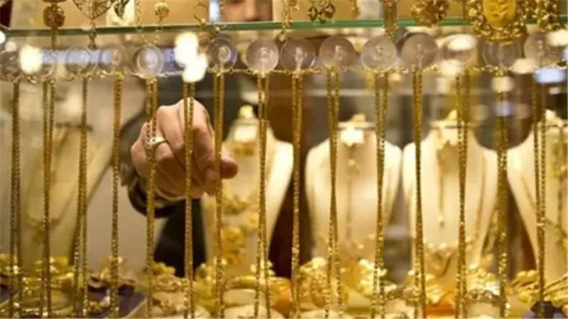 بعد صعود الأونصة لـ 4885 دولارًا.. الذهب العالمي يشعل أسعار السبائك والعملات في مصر