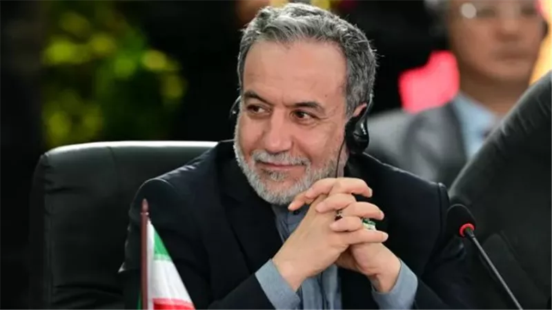 دبلوماسية حافة الهاوية.. كيف رد عراقجي على إلغاء دعوته في 