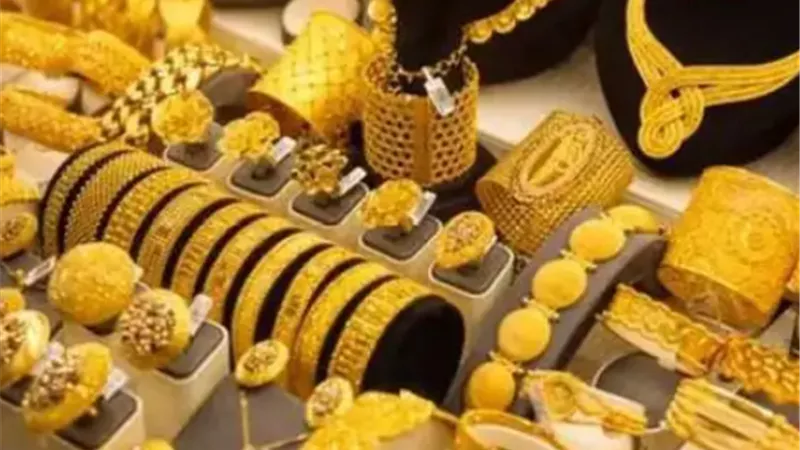 المعدن الأصفر يتحدى التوقعات.. سعر جرام الذهب عيار 24 يتخطى 7600 جنيه