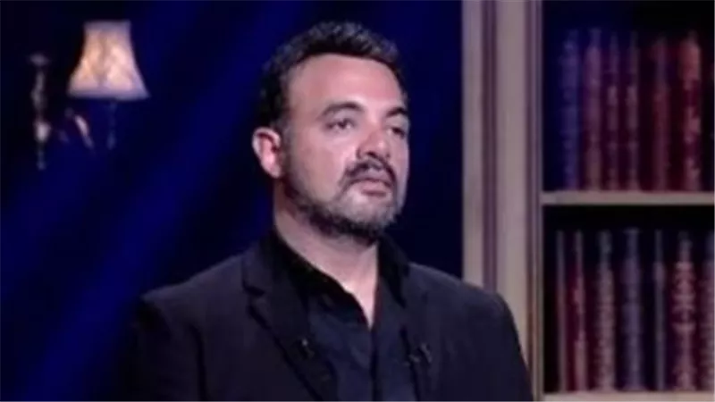  عمرو محمود ياسين.. النشأة والتعليم: عبق العائلة الفنية وقرار الانطلاق من 