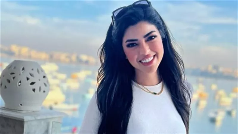 كيف نسقت ميرنا جميل إكسسواراتها مع الفستان البني؟ تفاصيل إطلالة النجمة التي أبهرت متابعيها