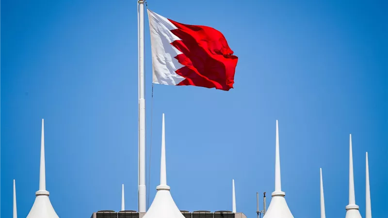 البحرين تهيب بالجميع توخى الحذر من الأجسام المشبوهة عقب الاعتداء الإيرانى
