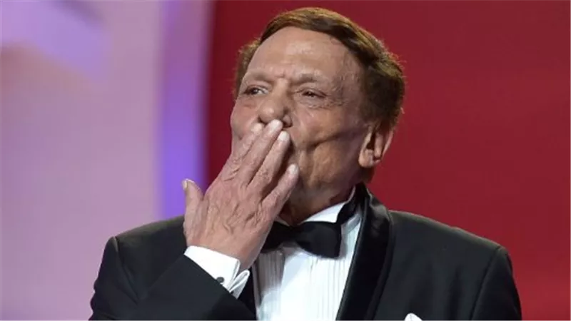 الزعيم بخير.. نقابة المهن التمثيلية تكشف تفاصيل الحالة الصحية للفنان عادل إمام