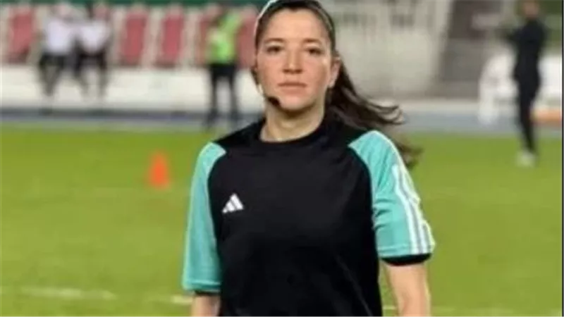 عقوبة تاريخية.. إيقاف لاعب جزائري عامًا كاملًا بتهمة الاعتداء على حكمة دولية 