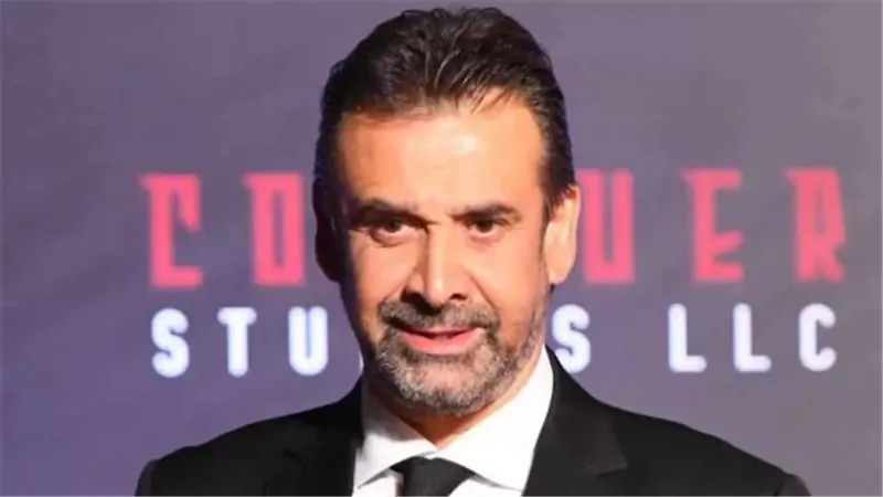 كريم عبد العزيز: النجم الذي جمع بين شقاوة الشباب وهيبة الكبار في السينما العربية