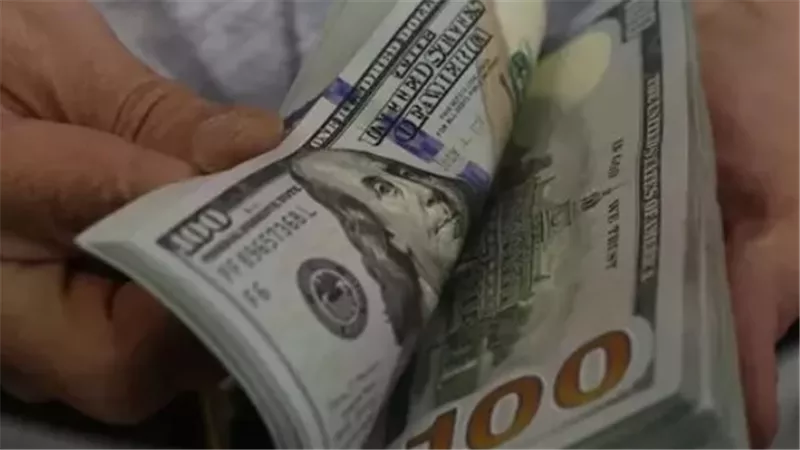 استقرار سعر الدولار في البنك الأهلي وبنك مصر.. قائمة أسعار الصرف اليوم الأحد