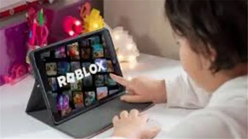 دليل أولياء الأمور: بدائل آمنة بعد حجب لعبة روبلوكس 