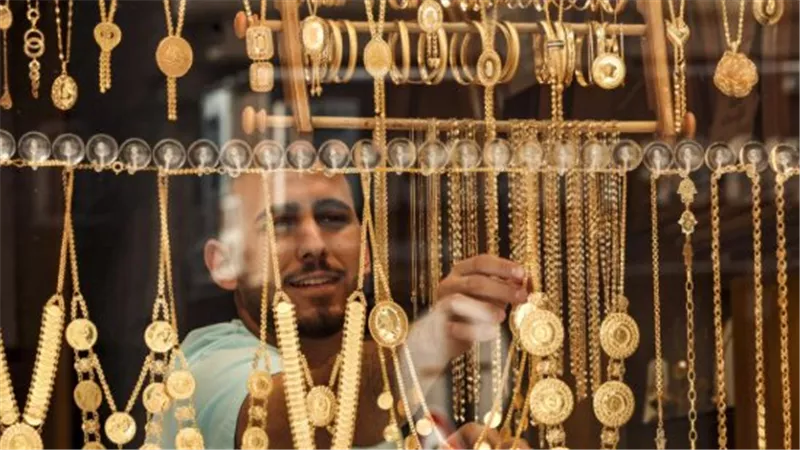 الذهب والسياسة.. فرض رسوم 25% على كوريا وكندا يشعل مخاوف الأسواق ويدعم الملاذ الآمن