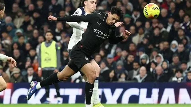 رسميًا.. ملاعب إنجلترا تودع الضربات الرأسية للجيل الجديد