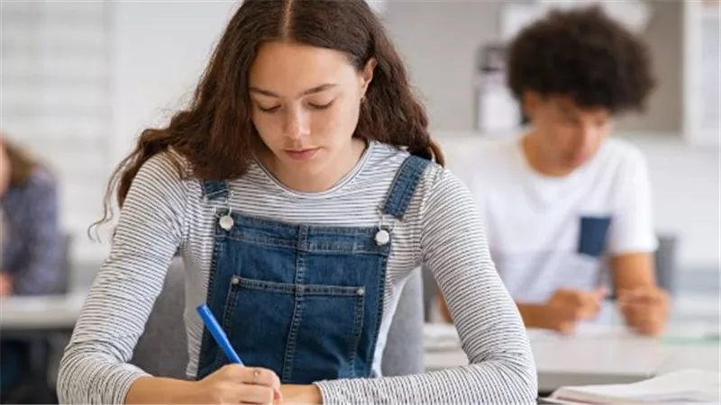 تعليمات هامة لطلاب اللغات والمنازل والراسبين بشأن استمارة الثانوية العامة