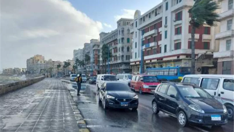 رياح الخماسين المبكرة؟ الأرصاد تكشف حقيقة الأتربة العالقة بجنوب الصعيد وتوقعات سقوط الرذاذ