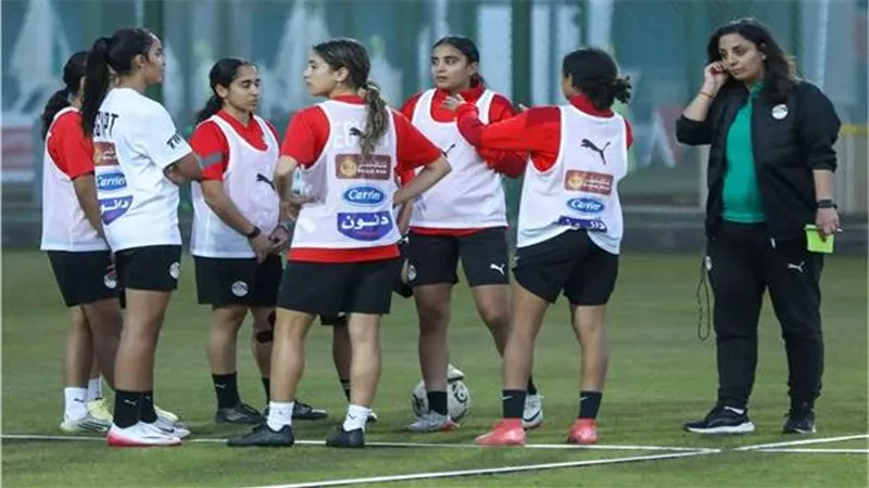 بقيادة 