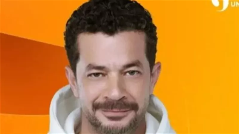 عادل إمام وشريف سلامة: قصة لقاء تاريخي بدأ بإشادة وانتهى بموقف طريف خلف الكواليس
