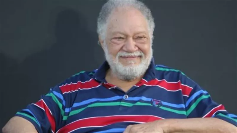 بين التاريخ والفن.. كواليس لقاء يحيى الفخراني وحسين فهمي وزاهي حواس في ليلة إيطالية