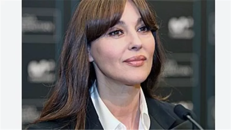 كيف كسرت مونيكا بيلوتشي القواعد في عالم الموضة والتمثيل بعد سن الأربعين؟