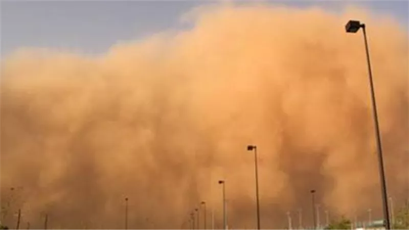 كيف كان النبي ﷺ يستقبل الرياح الشديدة؟ دعاء الخماسين وسبل النجاة من الغبار