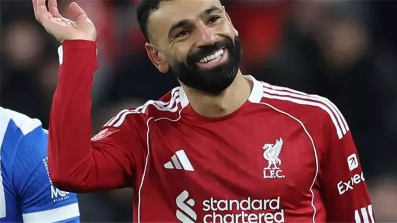 حسم الأمر.. خبير تحكيمي يؤكد صحة ركلة جزاء محمد صلاح أمام برايتون