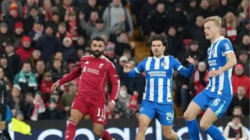 شبكة إنجليزية عن توهج محمد صلاح أمام برايتون: قدم مباراة من الماضي