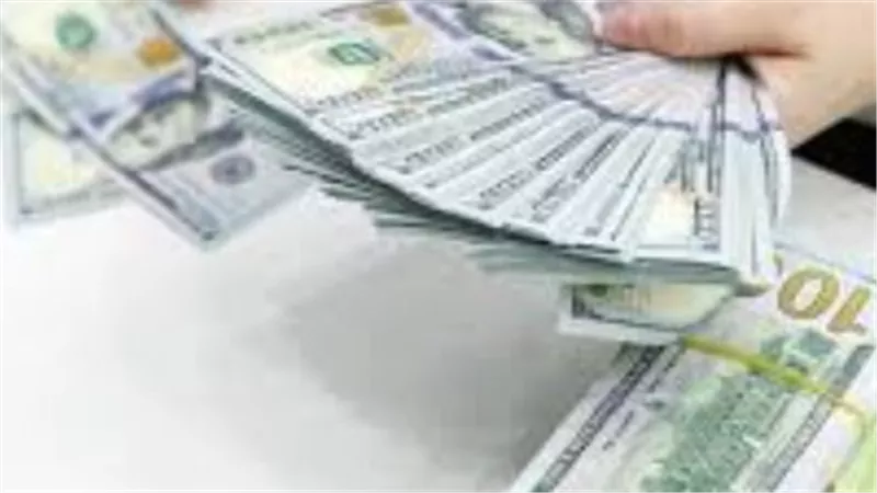 تحديثات الظهيرة.. سعر الدولار يحافظ على مكاسبه المحدودة أمام الجنيه في تعاملات الاثنين