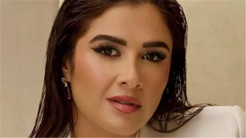 ياسمين عبد العزيز تخطف الأنظار بردودها الساخرة وتستعد لمفاجأة درامية جديدة