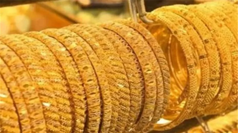 الذهب عالميًا 2026: فشل المعدن الأصفر في الصمود فوق مستوى 5000 دولار وتداعياته
